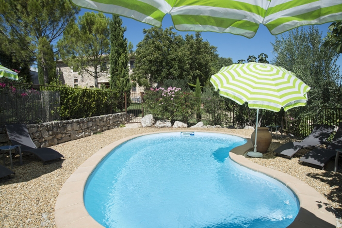 La piscine à disposition des hôtes La piscine à disposition des hôtes de la Grange de Mailhac